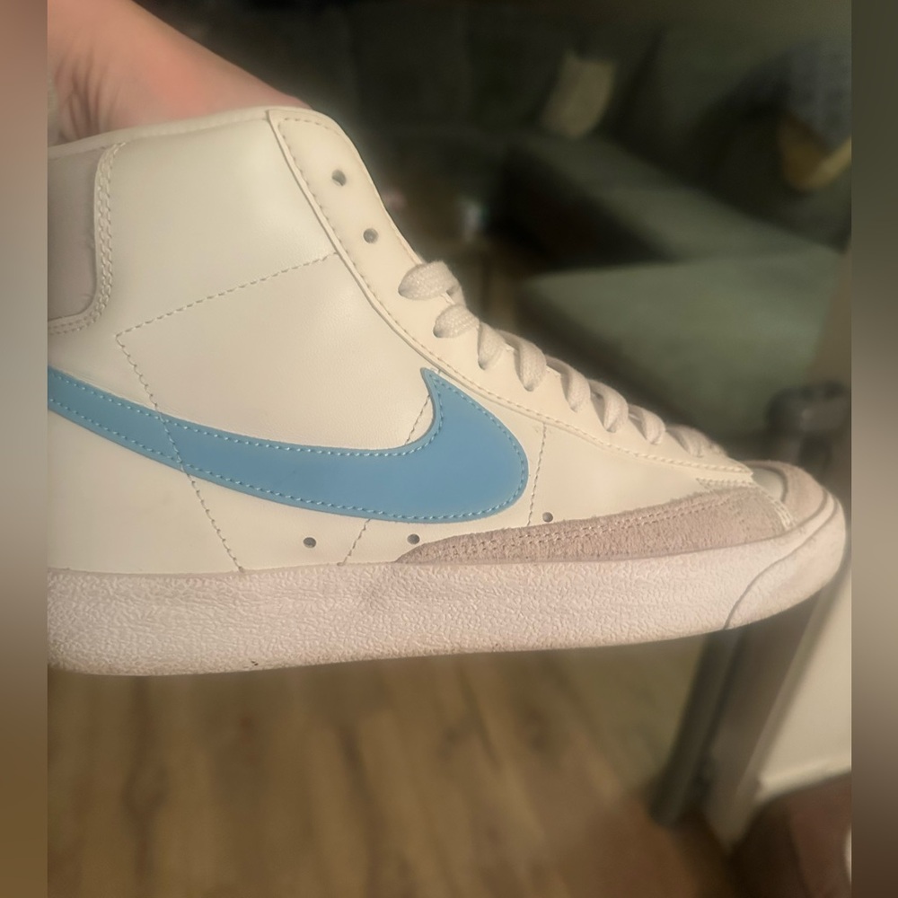 Men Nike Blazer Mid Sneakers - Picture 3 of 6